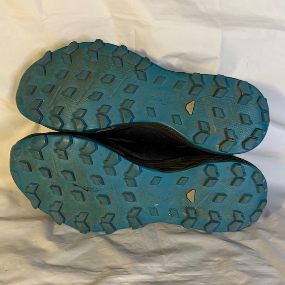 Raidlight Revolutiv trail running shoes with a black and blue color scheme main image 8